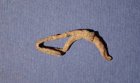 Željezna fibula srednjolatenske sheme