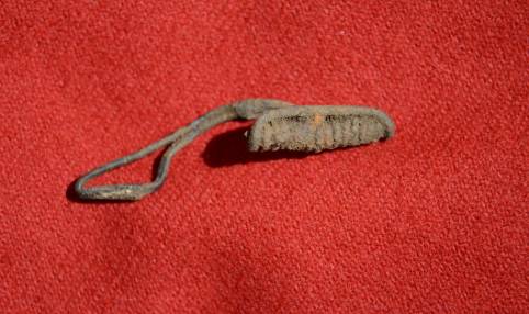 Fibula izrađena od brončane žice sa spiralom