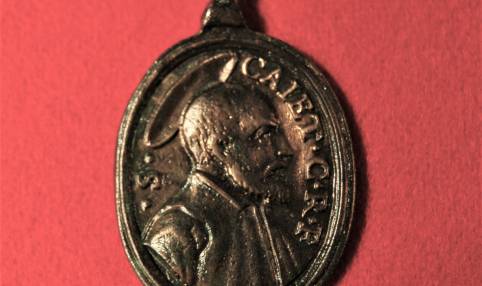 Brončana zavjetna medaljica s likom sv. Kajetana, 17. ili 18. stoljeće
